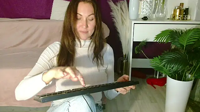 Imcarrieberry online show from November 15, 2:54 pm