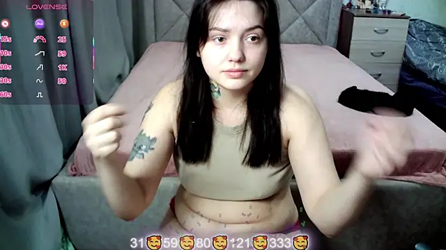 Snapshot of juliettkalen chatting on February 25, 2:56 am juliettkalen online show from February 25, 2:56 am