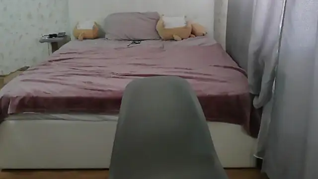 juliettkalen online show from April 12, 5:22 am