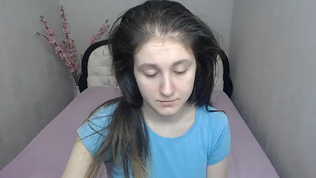 Holliy Cooper online show from March 16, 8:07 am