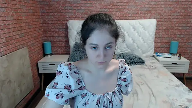 Snapshot of Holliy_Cooper chatting on July 15, 8:43 am Holliy Cooper online show from July 15, 8:43 am