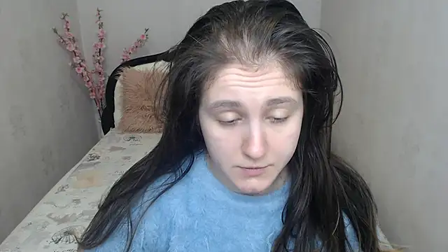 Holliy Cooper online show from April 13, 6:39 am