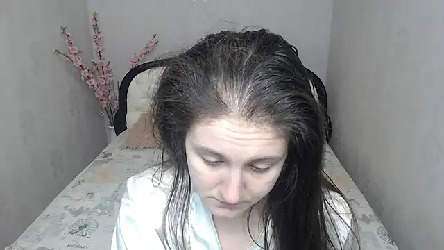 Holliy Cooper online show from February 19, 9:39 am