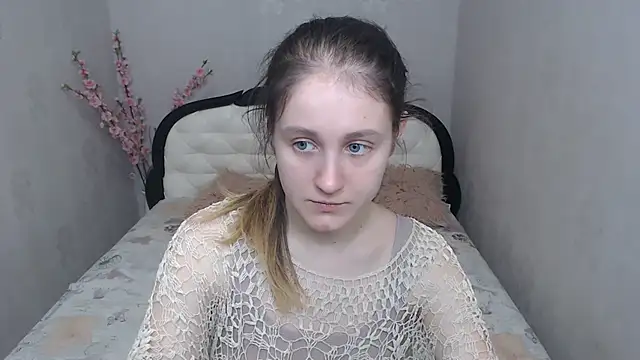 Holliy Cooper online show from April 1, 8:37 am