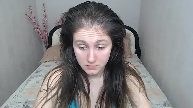 Holliy Cooper online show from April 22, 7:59 am