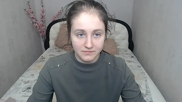 Holliy Cooper online show from April 23, 8:10 am