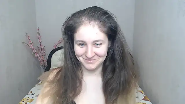 Holliy Cooper online show from March 18, 9:01 am