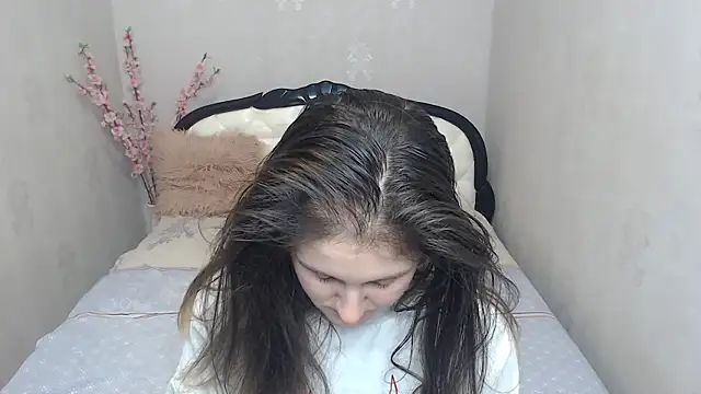 Holliy Cooper online show from February 5, 8:54 am