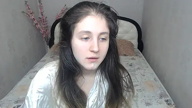 Holliy Cooper online show from February 18, 9:17 am