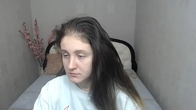 Holliy Cooper online show from February 4, 9:04 am