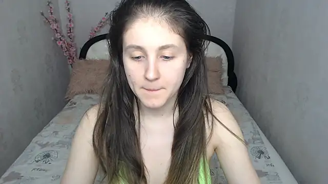Holliy Cooper online show from May 8, 5:44 am