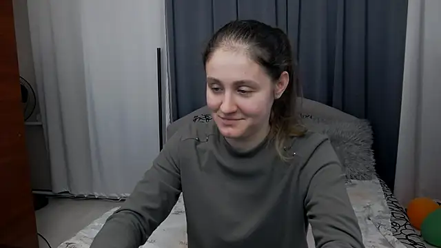 Holliy Cooper online show from March 31, 9:00 am