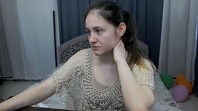 Holliy Cooper online show from April 3, 9:05 am