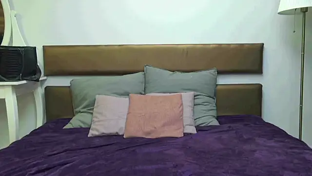 MissYvie online show from October 15, 8:00 am