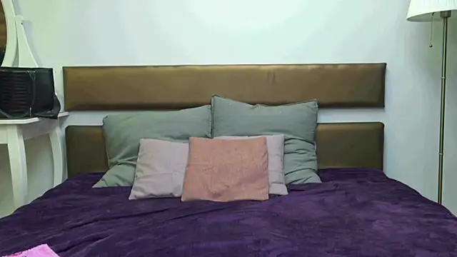 MissYvie online show from November 10, 8:52 am