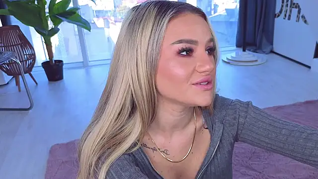 Snapshot of SpoilM3Mor3 chatting on November 2, 11:15 am SpoilM3Mor3 online show from November 2, 11:15 am