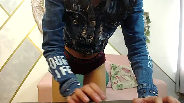 Snapshot of RoxanaCyrano_ chatting on October 18, 7:49 pm RoxanaCyrano online show from October 18, 7:49 pm