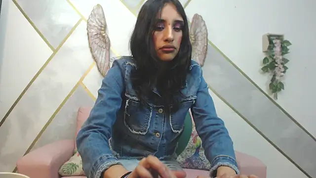 Snapshot of RoxanaCyrano_ chatting on January 9, 10:31 pm RoxanaCyrano online show from January 9, 10:31 pm