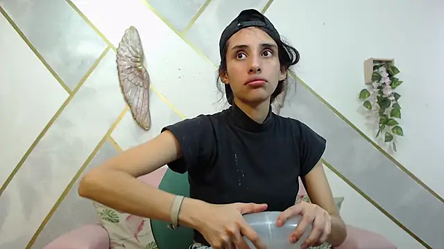 RoxanaCyrano  online show from December 4, 7:13 pm