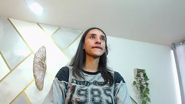 RoxanaCyrano  online show from November 4, 8:12 pm