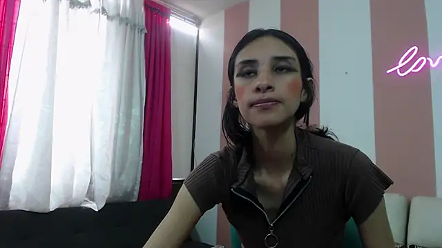 Snapshot of RoxanaCyrano_ chatting on January 15, 7:12 pm RoxanaCyrano online show from January 15, 7:12 pm