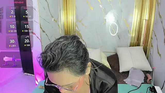 dianamilf online show from April 11, 8:34 pm