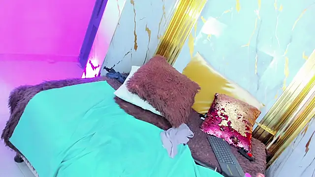 dianamilf online show from April 18, 7:54 am