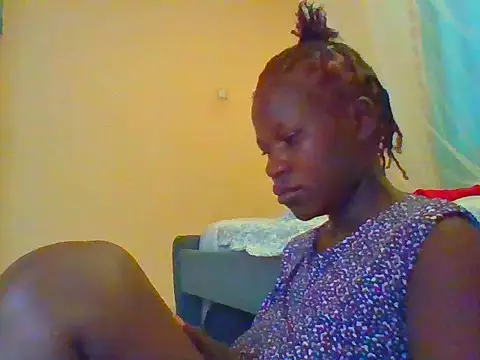 prettychic5 online show from May 6, 7:01 am