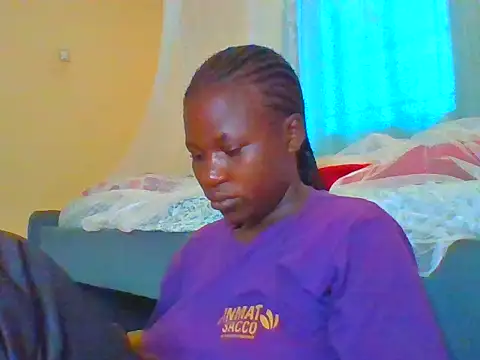 prettychic5 online show from April 17, 6:38 am