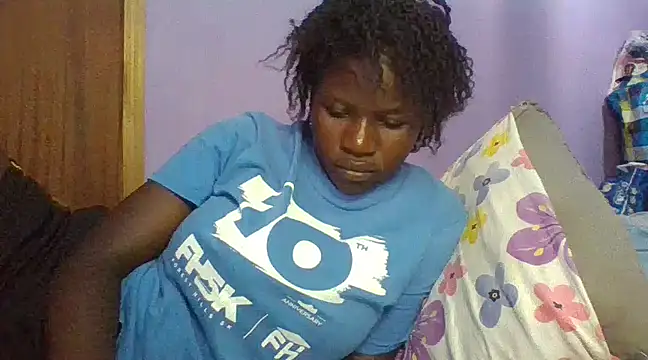 prettychic5 online show from March 21, 2:40 pm