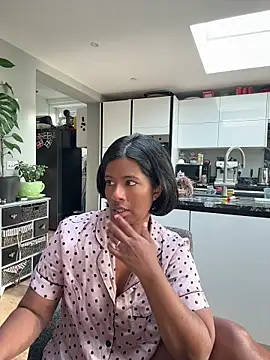 RoseMelanie online show from May 17, 6:35 am