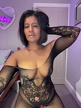 Snapshot of RoseMelanie chatting on December 15, 8:09 am RoseMelanie online show from December 15, 8:09 am