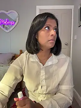 Snapshot of RoseMelanie chatting on November 30, 8:26 am RoseMelanie online show from November 30, 8:26 am