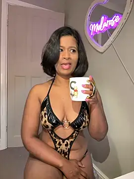 Snapshot of RoseMelanie chatting on October 3, 6:26 am RoseMelanie online show from October 3, 6:26 am