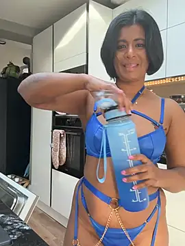 RoseMelanie online show from March 11, 8:30 am