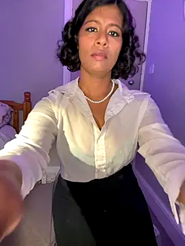 Snapshot of RoseMelanie chatting on October 22, 6:46 am RoseMelanie online show from October 22, 6:46 am