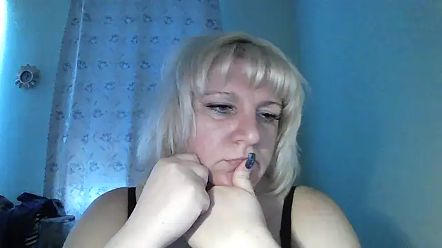 Snapshot of MeilomaWesa chatting on February 16, 10:03 am MeilomaWesa online show from February 16, 10:03 am