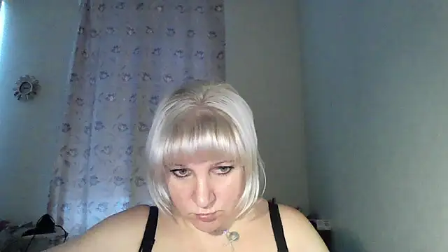 Snapshot of MeilomaWesa chatting on December 17, 6:18 am MeilomaWesa online show from December 17, 6:18 am