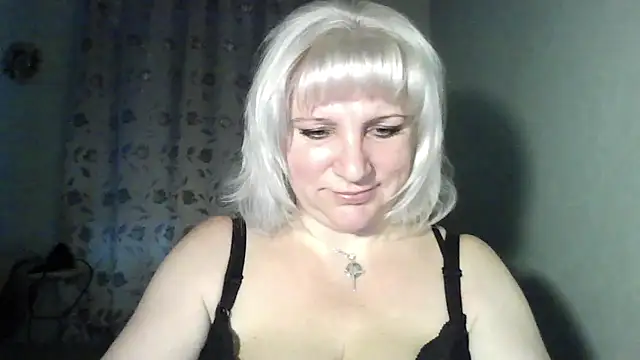 Snapshot of MeilomaWesa chatting on December 18, 12:31 pm MeilomaWesa online show from December 18, 12:31 pm