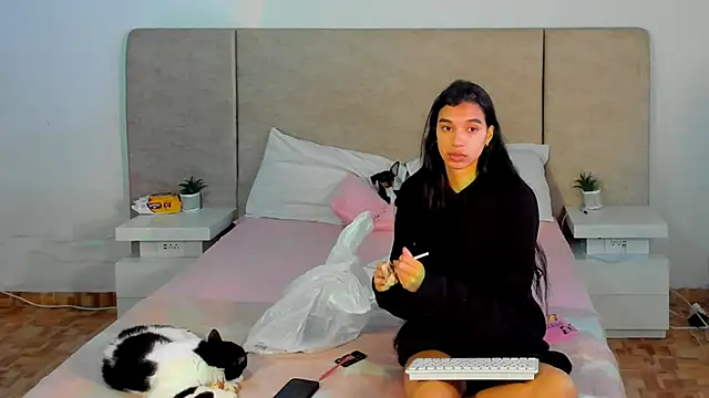 katt pelaez online show from October 11, 6:20 pm