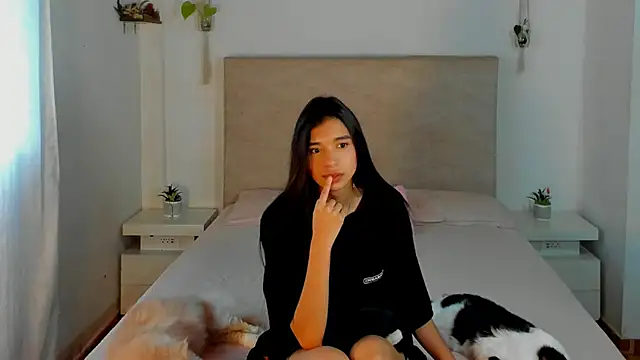 katt pelaez online show from February 4, 5:41 pm