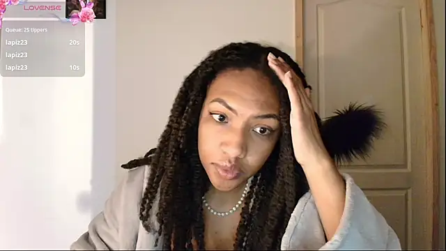 Snapshot of im_alivys_ chatting on June 18, 1:26 am im alivys online show from June 18, 1:26 am