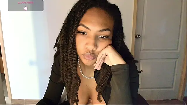 Snapshot of im_alivys_ chatting on June 20, 11:10 pm im alivys online show from June 20, 11:10 pm