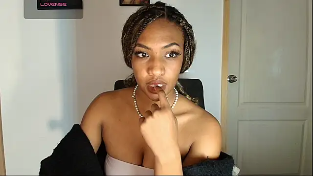 Snapshot of im_alivys_ chatting on July 11, 12:22 am im alivys online show from July 11, 12:22 am