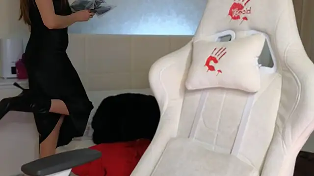 Snapshot of Madi_soon chatting on February 14, 5:36 pm Madi soon online show from February 14, 5:36 pm