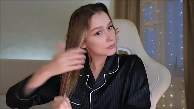 Snapshot of Madi_soon chatting on March 12, 3:51 pm Madi soon online show from March 12, 3:51 pm