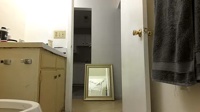 Peachestabby147 online show from September 20, 3:33 am