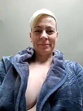 Snapshot of DarleenHot chatting on March 21, 7:22 am DarleenHot online show from March 21, 7:22 am