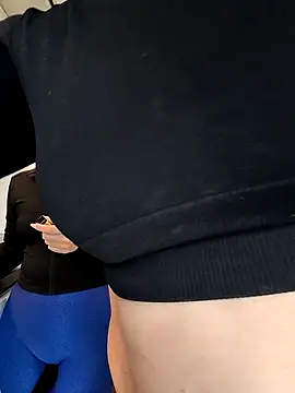 Snapshot of DarleenHot chatting on December 14, 8:53 am DarleenHot online show from December 14, 8:53 am