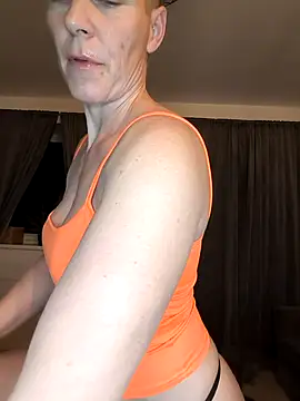 Snapshot of DarleenHot chatting on November 1, 4:23 pm DarleenHot online show from November 1, 4:23 pm